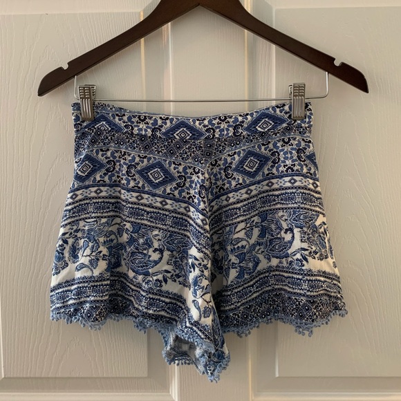 Patterned Shorts - Picture 2 of 6